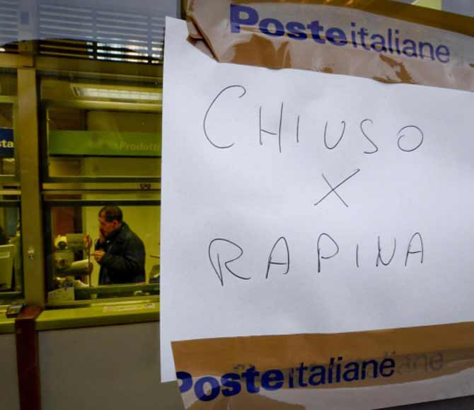 Catania, rapine negli uffici postali